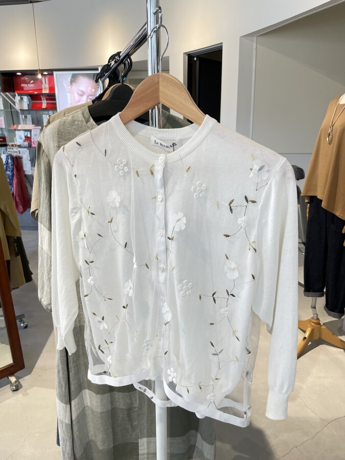 Le MARAIS 　ニットカーディガン×刺繍オーガンジ　ホワイト　Mサイズ　￥18480→（20％OFF)￥14784